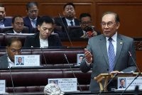 Anwar yang juga Menteri Kewangan pada sesi soal jawab lisan sempena Mesyuarat Persidangan Dewan Negara di Bangunan Parlimen. Foto Bernama