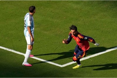 Torres yang dimasukkan pada minit ke-61 hanya memerlukan 37 saat selepas babak kedua masa tambahan bermula untuk meledak gol kemenangan. - Foto: Agensi