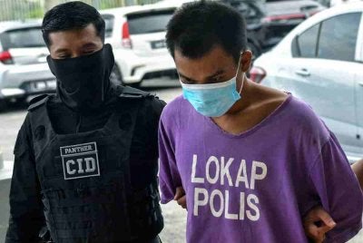 Muhammad Faryzuan Aiman (kanan) dijatuhi hukuman penjara 20 tahun dan tujuh sebatan oleh Mahkamah Sesyen Pasir Mas hari ini. Foto: Bernama