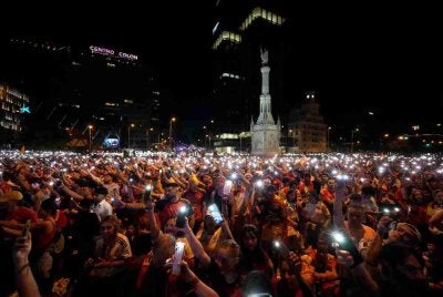 Ribuan penyokong Sepanyol berkumpul di Madrid bagi meraikan kejayaan pasukan itu menjuarai Piala Dunia 2026. Foto: Paul Hanna /AFP