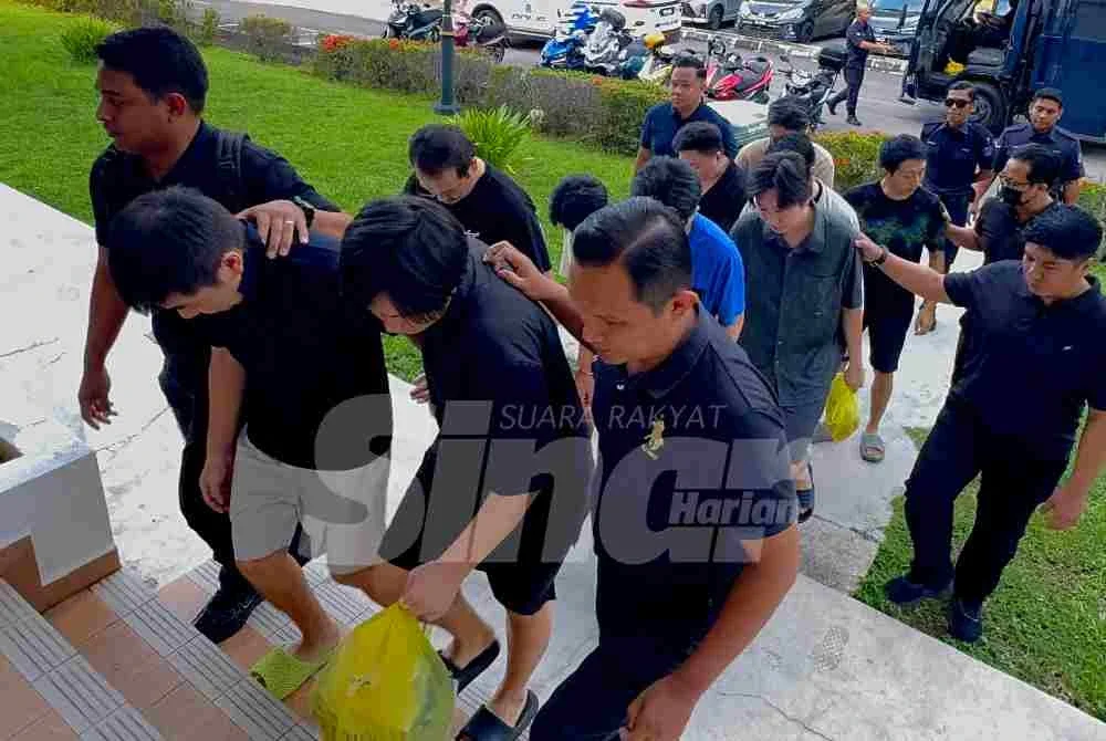 Kesemua warga China dibawa ke Mahkamah Majistret Balik Pulau pada pagi Selasa.