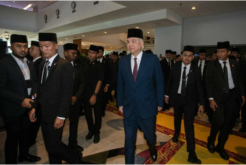 Sultan Nazrin Shah berkenan berangkat pada Persidangan Pemikiran dan Tamadun Islam (WCIT) ke-8 bertemakan “Setiap insan dihargai: Kemuliaan dan Perpaduan dalam Islam” (Everyone Matters: Pride and Unity in Islam) pada Selasa. Foto Bernama