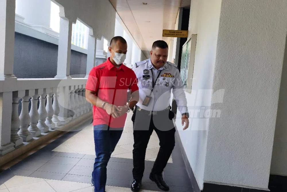 Jad Faid (kiri) didakwa membunuh dengan menyebabkan kematian Muzahid.