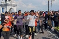 Syed Saddiq menamatkan larian sejauh 170 kilometer dari Putrajaya ke Muar sebagai tanda kesyukuran selepas dibebaskan Mahkamah Persekutuan.