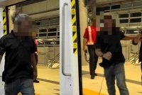 Suspek ditahan selepas menceroboh landasan LRT3 Shah Alam di Stesen Jalan Meru, Klang, pagi tadi hingga menyebabkan perkhidmatan tren tergendala kira-kira 30 minit.
