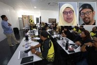 Sepanjang kursus, peserta didedahkan kepada teknik penghasilan kandungan kreatif merangkumi fotografi, videografi, reka bentuk grafik serta strategi pemasaran digital yang berkesan. Gambar kecil: Ummi Kalsom dan Mohamad Amirul