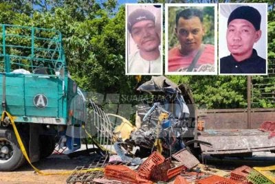 Tiga sahabat maut apabila lori yang membawa ayam dari Utara ke Tendong, Pasir Mas dinaiki mereka merempuh sebuah treler yang diparkir di tepi jalan di Batu 7, Batang Merbau, Lebuh raya Timur Barat, Tanah Merah pada Selasa. Gambar kecil dari kiri: Mohd Haikal, Mohammad Zakwan dan Norazeman - Foto SINAR HARIAN/HAZELEN LIANA KAMARUDIN 