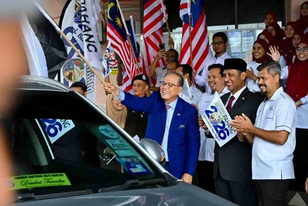 Wan Rosdy (tengah) membuat pelepasan Konvoi MAHA Pahang 2026 dilepas di perkarangan Pejabat Daerah dan Tanah Bera, Bera pada Rabu. Foto FB Wan Rosdy
