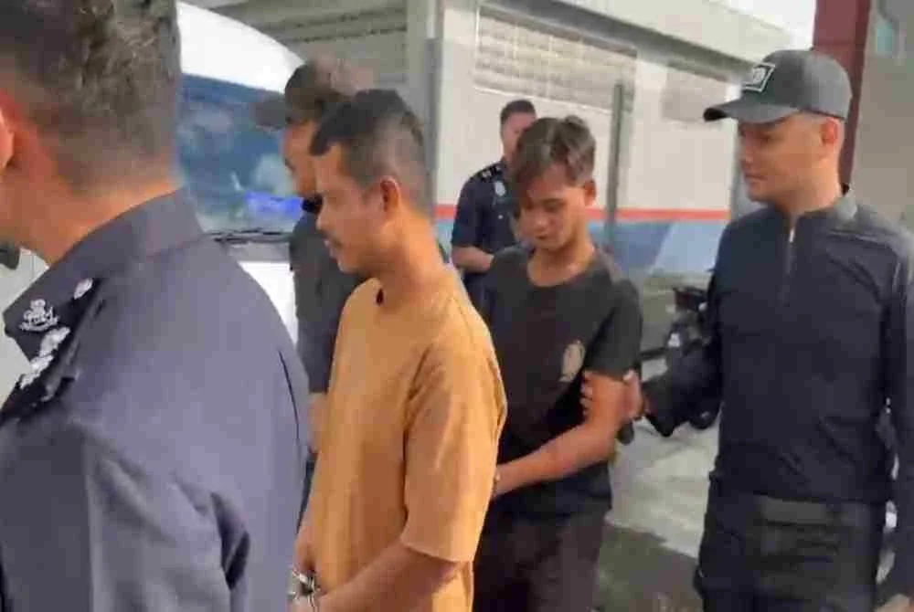 Tertuduh ketika dihadapkan di Mahkamah Setiu pada Rabu atas pertuduhan melakukan samun berkumpulan dan bersenjata membabitkan sebuah kedai runcit di daerah Besut.