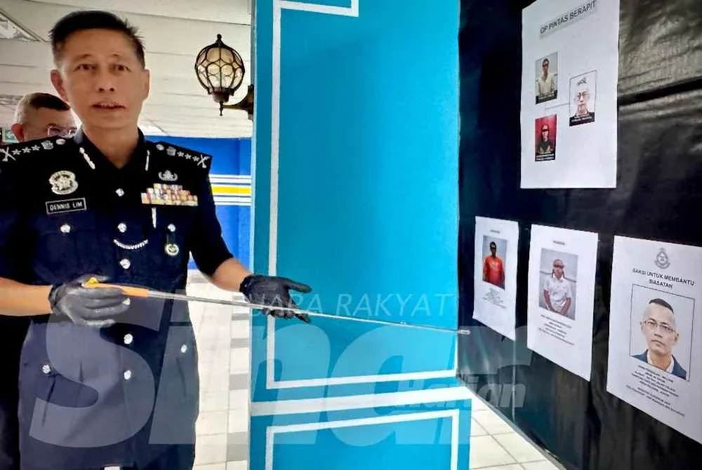 Dennis menunjukkan imej William iaitu saksi yang dicari bagi membantu siasatan sindiket penipuan antarabangsa.