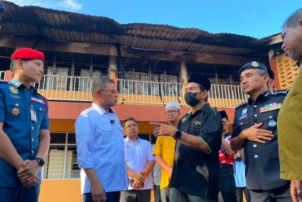 Saifuddin melawat lokasi kebakaran Sekolah Menengah Agama Tarbiah Diniah pada Rabu.