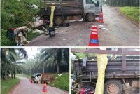 Keadaan lori yang terbalik di bahu jalan selepas dipercayai hilang kawalan sebelum menghempap sebuah motosikal dalam kemalangan di Jalan Utama Ladang Kosma, Rompin pada Sabtu. – Foto IPD Rompin