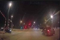 Tangkap layar video tular memaparkan sebuah kereta didakwa melanggar lampu merah sebelum merempuh sebuah motosikal.