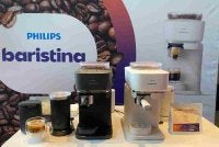 Philips Baristina ditawarkan dalam pilihan warna Black dan Milky White dengan pembuat buih susu dijual berasingan.