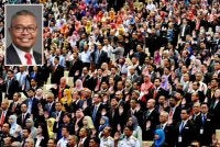 Penjawat awam yang bermotivasi dan dihargai akan terus memperkukuh penyampaian perkhidmatan kepada rakyat serta menyokong aspirasi Malaysia Madani. Gambar kecil: Mohd Ridzuan 