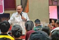 Anwar berucap pada Program Jelajah Rakan Muda di Kompleks Belia dan Sukan Paroi, pada Rabu.
