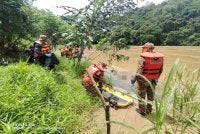 Seorang lagi mangsa kejadian perahu karam di Sungai Seperot, berhampiran Long San, Baram ditemukan lemas pada Rabu, menjadikan dua mangsa disahkan maut manakala dua lagi masih hilang. Foto JBPM Sarawak 
