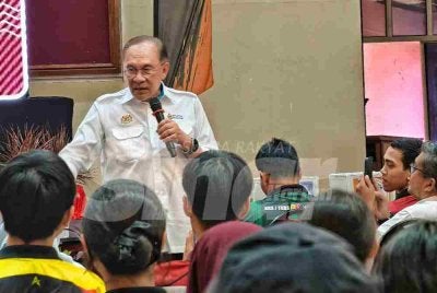 Anwar berucap pada Program Jelajah Rakan Muda di Kompleks Belia dan Sukan Paroi, pada Rabu.