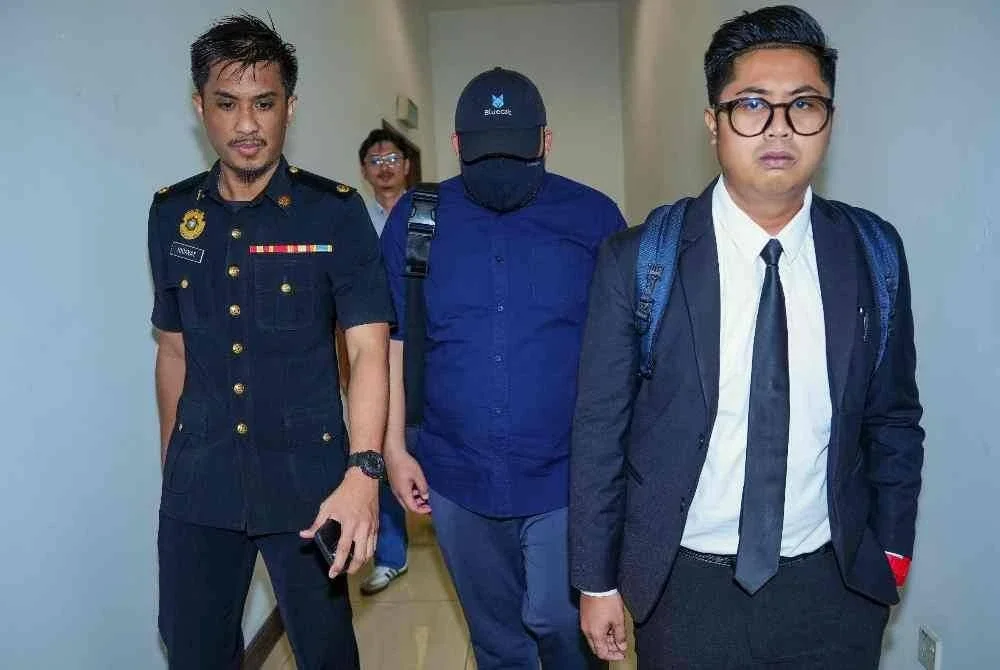 Mohd Hazri Nordin, 41, Muhammad Fauzan Hasbullah, 34, dan Mohd Aizuddin Mohd Yusof, 42, mengaku tidak bersalah terhadap pertuduhan yang dibacakan berasingan di hadapan Hakim Awang Kerisnada Awang Mahmud. Foto Bernama