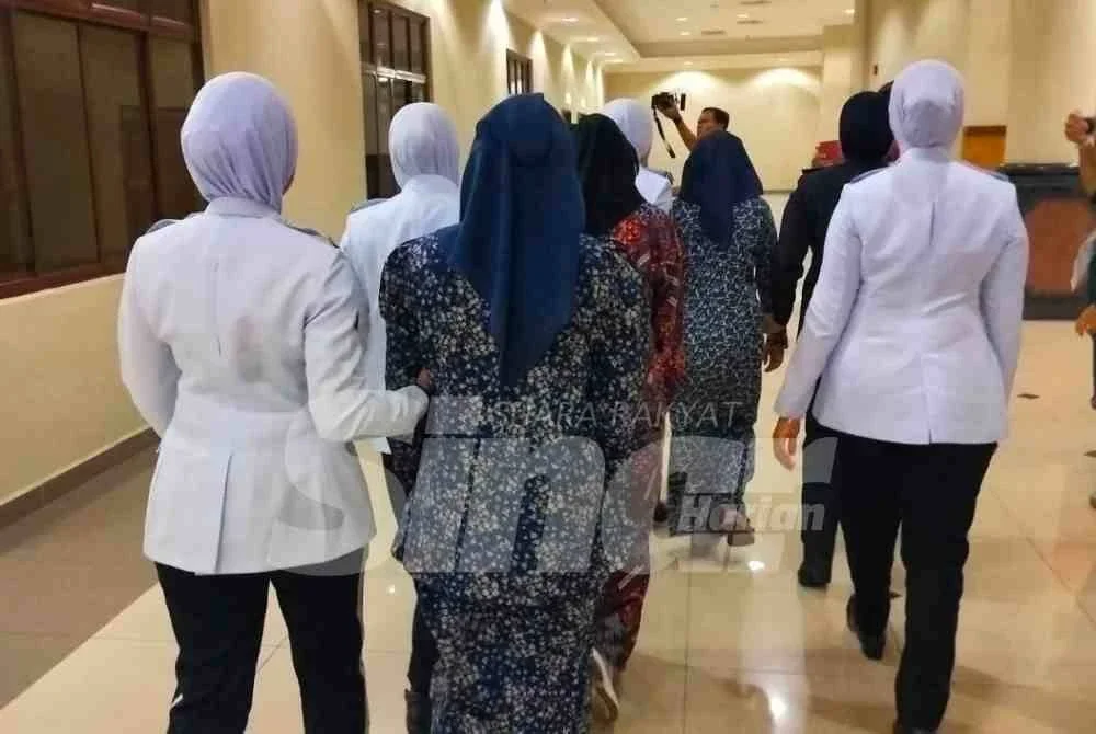Jika sabit kesalahan, mereka berdepan hukuman penjara tidak lebih lima tahun dan denda tidak kurang RM5,000 dan tidak melebihi RM15,000.