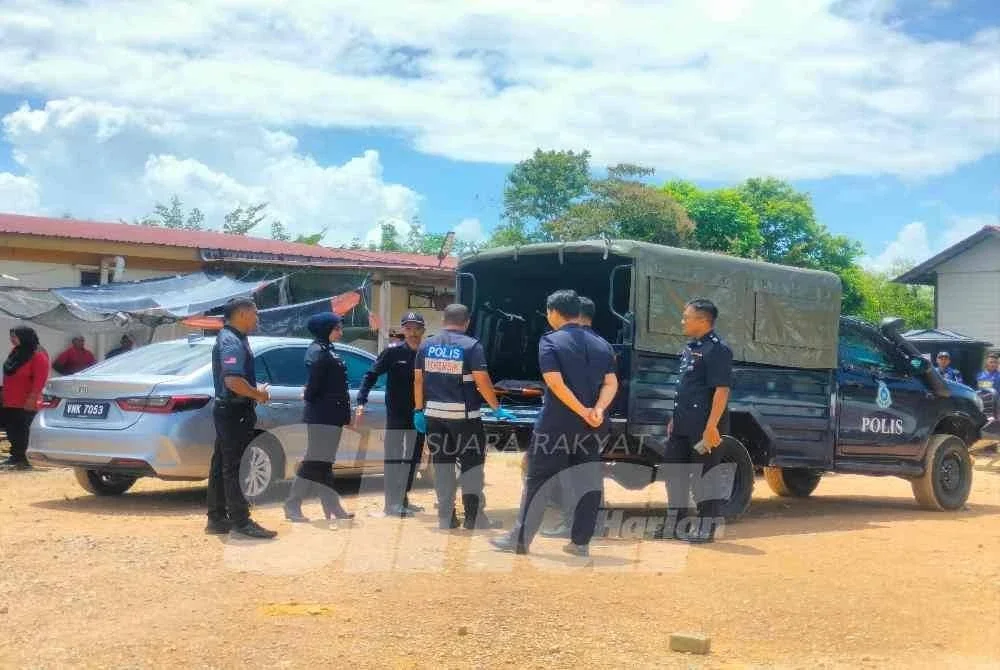 Polis menjalankan siasatan di lokasi kejadian.