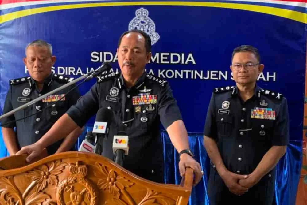 Jauteh (tengah) dalam sidang akhbar di Ibu Pejabat Polis Kontinjen (IPK) Sabah pada Khamis.