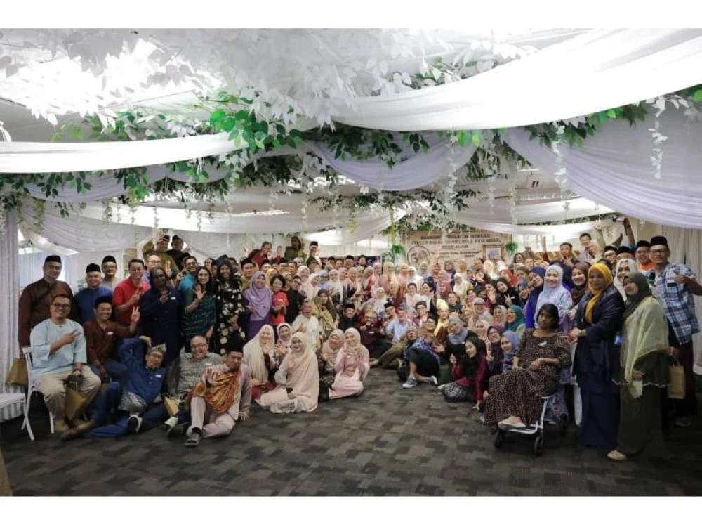 Seramai 160 alumni Sekolah Menengah Sultan Salahuddin Abdul Aziz Shah (SMSSAAS) Batch 1993 menghadiri Majlis Reunion Dinner baru-baru ini.