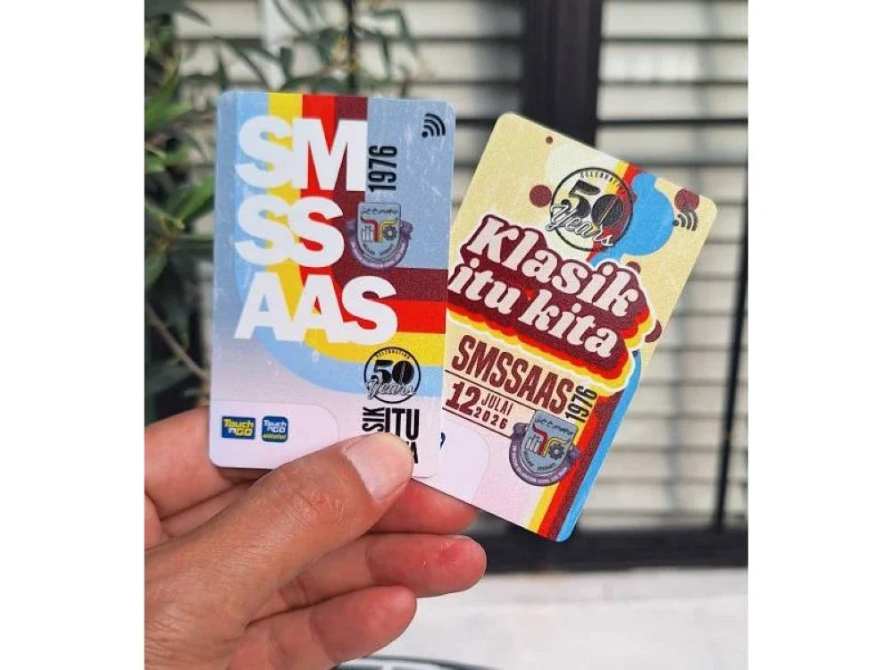 Pemberian kad Touch 'n Go edisi khas SMSSAAS Batch 1993 sebagai cenderahati eksklusif kepada setiap alumni.