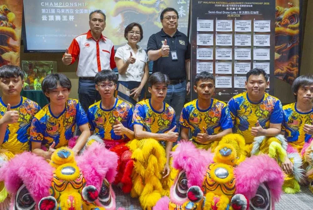 Spencer ( kanan) ketika Majlis Cabutan Undi Peringkat Separuh Akhir di Wisma Genting, Kuala Lumpur.