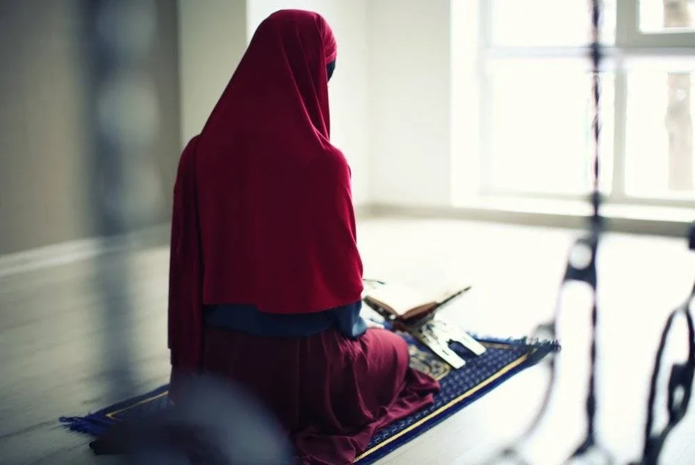 ISTERI yang diceraikan berhak untuk terus tinggal di rumah suami sehingga tamat tempoh idah. Foto Canva