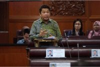  Timbalan Menteri Luar Negeri, Datuk Lukanisman Awang Sauni pada sesi soal jawab lisan sempena Mesyuarat Persidangan Dewan Negara di Bangunan Parlimen hari ini. Foto Bernama 