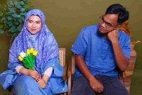 Nor Syaqirah bergambar bersama Allahyarham Mohammad Amirul.