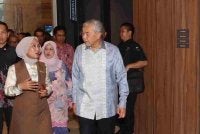 Ahmad Zahid (dua dari kanan) ketika menghadiri MEXCLUB ke-61 di Teluk Bahang pada Khamis.