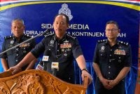 Jauteh (tengah) dalam sidang akhbar di Ibu Pejabat Polis Kontinjen (IPK) Sabah pada Khamis.