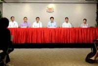 Wong (tengah) mengumumkan rombakan Kabinet dalam sidang media bersama (dari kiri) Goh Pei Ming, Zaqy Mohamad, Jeffrey Siow, David Neo dan Jasmin Lau di Singapura. - Agensi