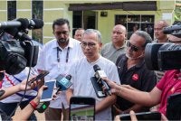 Fahmi ketika ditemui media selepas menyantuni penduduk di Felda Palong 1 ketika mengunjungi sempena Program Ziarah Kasih di bawah Dewan Undangan Negeri (DUN) Jeram Padang pada Khamis. Foto Bernama