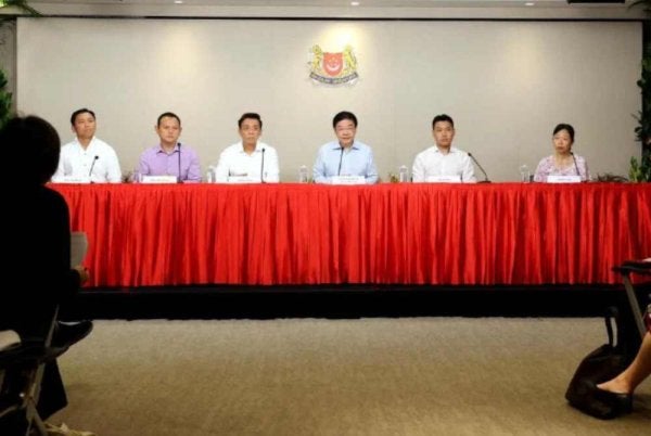 Wong (tengah) mengumumkan rombakan Kabinet dalam sidang media bersama (dari kiri) Goh Pei Ming, Zaqy Mohamad, Jeffrey Siow, David Neo dan Jasmin Lau di Singapura. - Agensi