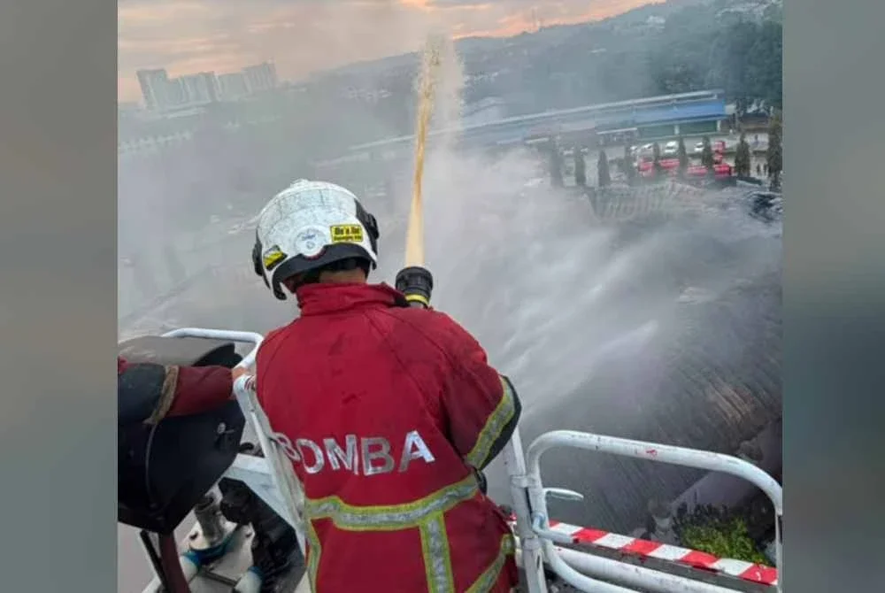 Operasi pemadaman membabitkan 68 pegawai dan anggota JBPM dengan bantuan 67 anggota Pasukan Bomba Sukarela.