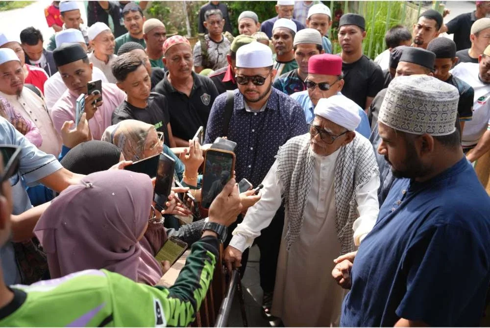 Abdul Hadi menyampaikan kuliah Duha di Masjid Rusila pada Jumaat.