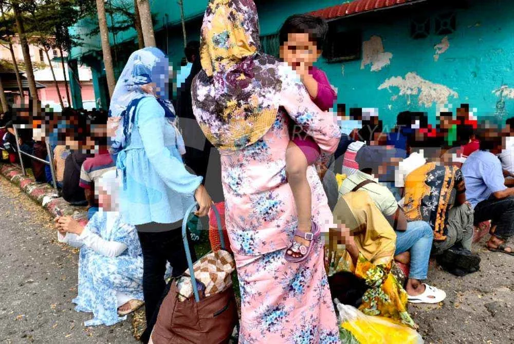 Kesemua mereka yang ditahan berusia antara dua hingga 60 tahun dan terdiri daripada lima wanita serta selebihnya adalah lelaki. Foto: HAZELEN LIANA KAMARUDIN