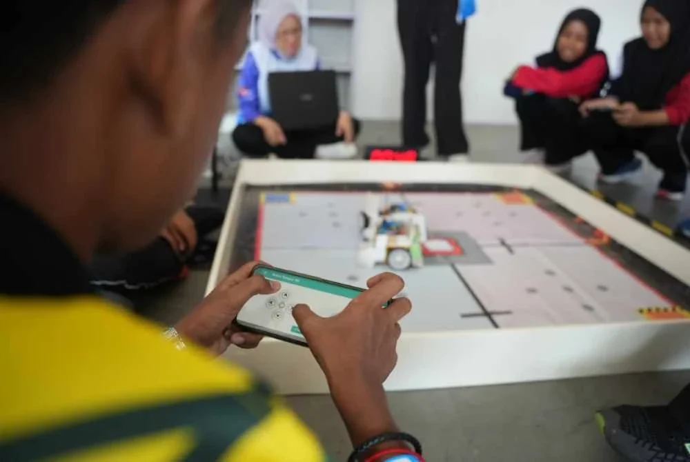 Antaran peserta yang mengambil bahagian dalam pertandingan berasaskan AI, robotik dan kejuruteraan pada Malaysia Techlympics 2026 di Segamat.