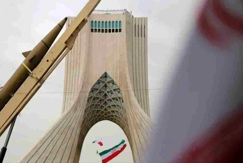 IRGC Iran menggesa penduduk di negara yang menempatkan tentera AS supaya berada 'sekurang-kurangnya 500 meter' dari bangunan yang didakwanya digunakan sebagai 'tempat penginapan rahsia oleh tentera AS.