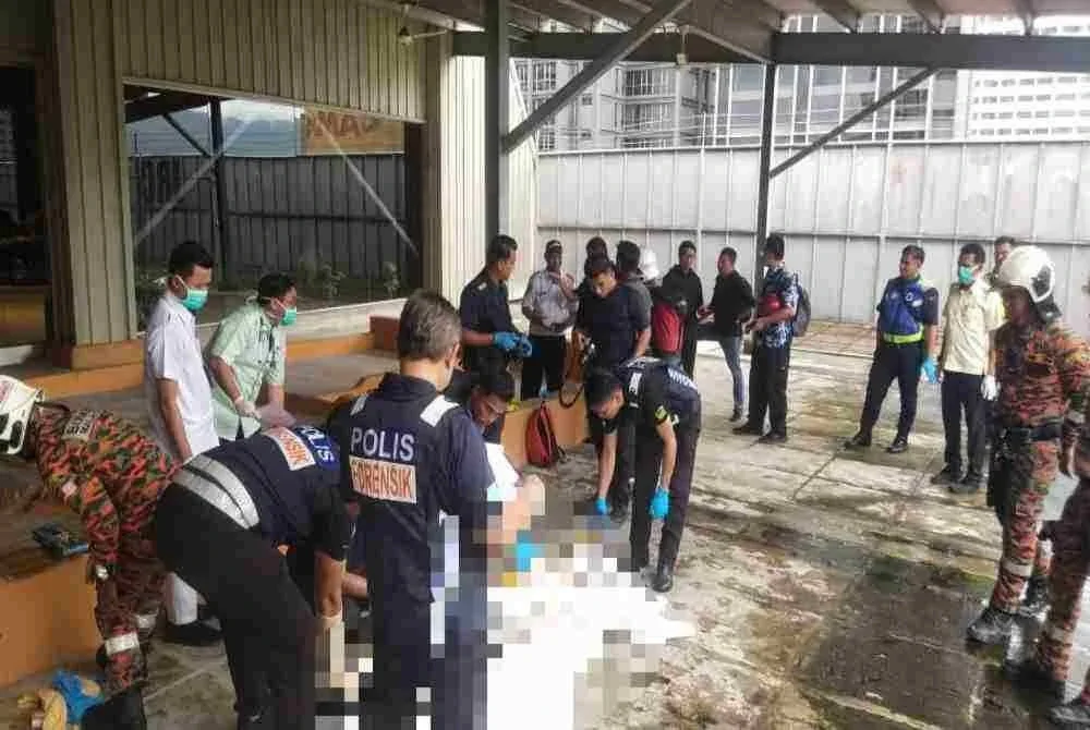 Mangsa disahkan meninggal dunia di lokasi kejadian. Foto JBPM