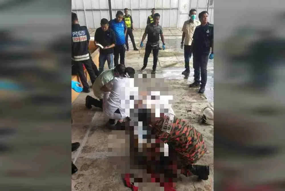Mayat mangsa dibawa ke hospital untuk proses bedah siasat. Foto JBPM