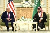 Trump (kiri) bersama Putera Mahkota Arab Saudi, Mohammed bin Salman ketika mengadakan mesyuarat dua hala di Riyadh pada 13 Mei 2025. Trump pada 23 Julai 2026 berkata, perjanjian nuklear dengan Arab Saudi bergantung kepada pengiktirafan kerajaan itu terhadap Israel, sekali gus mencetuskan ketidaktentuan terhadap perjanjian berkenaan hanya sehari selepas ia dimeterai. Foto AFP