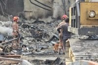 Kebakaran bermula kira-kira jam 11 malam tadi yang melibatkan kawasan seluas 400 meter persegi berjaya dipadamkan pada 6.20 pagi. - Foto: Bernama
