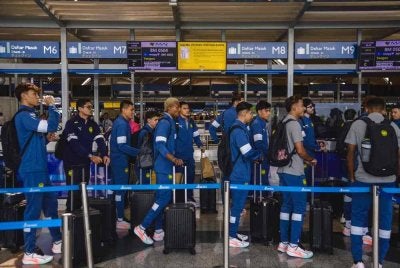 Skuad Harimau Malaya ketika pelepasan ke Myanmar bagi menghadapi perlawanan pertama Piala ASEAN 2026 di Lapangan Terbang Antarabangsa Kuala Lumpur (KLIA) pada Khamis. Foto: Bernama