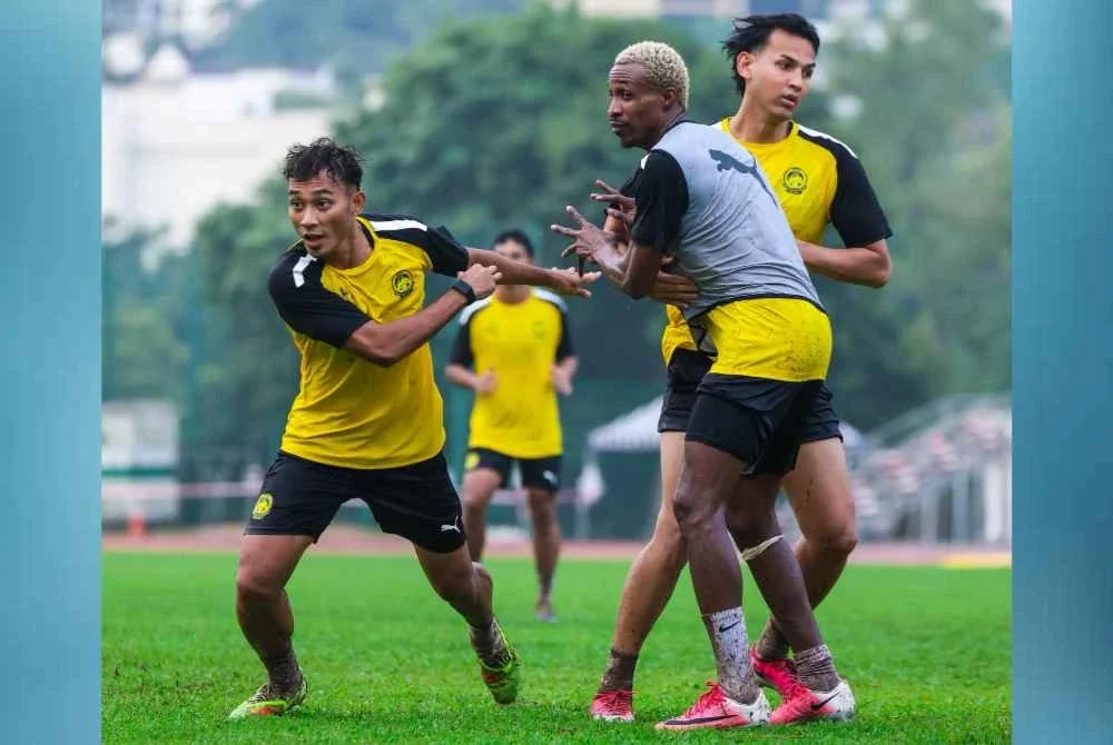 Hadi Fayyadh Abdul Razak (kanan) antara pemain yang dibawa ke Yangon untuk aksi pembukaan Kumpulan B menentang Myanmar petang ini. Foto Malaysia NT