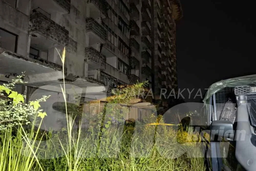 Flat Sungai Pari telah dikosongkan secara berperingkat sejak 2012 berikutan kebimbangan terhadap struktur bangunan.
