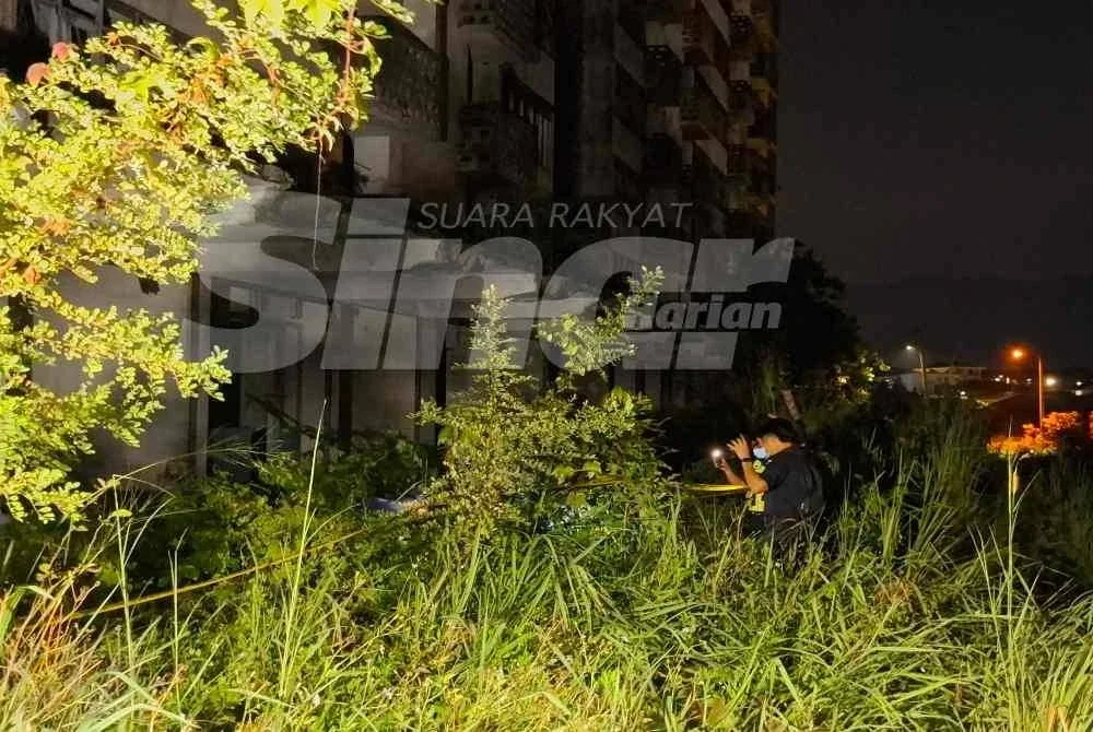 Kejadian itu disedari seorang pengawal keselamatan yang kebetulan melakukan rutin rondaan sebelum memaklumkan kepada pihak berkuasa.